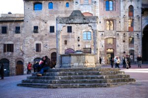 piazza-della-cisterna-san-gimignano